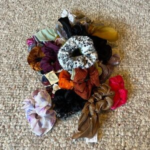 30 Assorted Scrunchies Set (4)